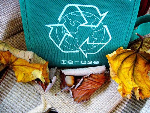 Az újrahasznosítás mellett az újracsomagolás is segítene megóvni a bolygót
